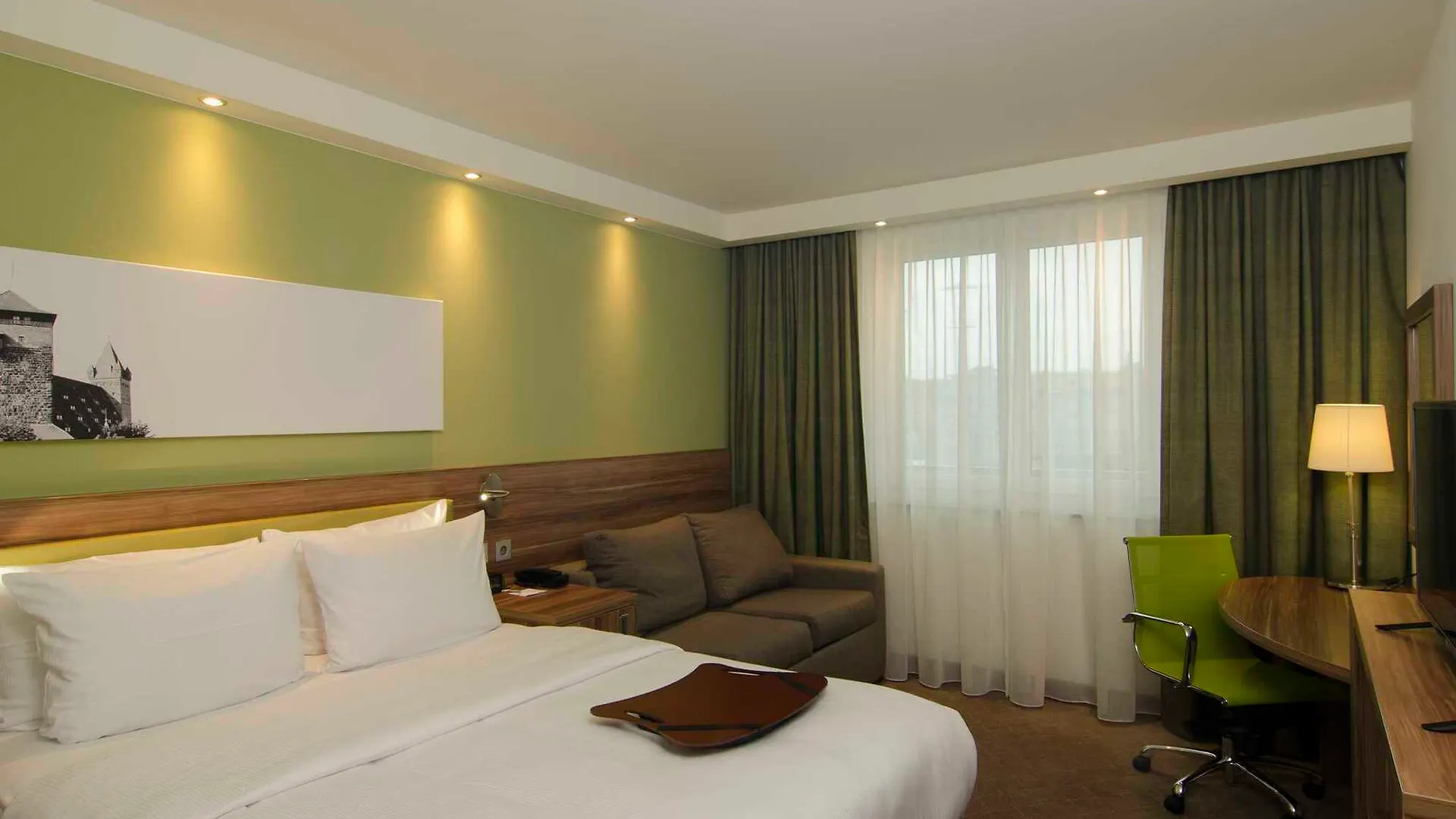 פרנקפורט Hampton By Hilton Frankfurt City Centre 3*,